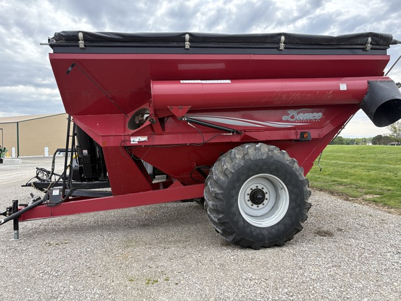 2006 Demco 800 Grain Cart