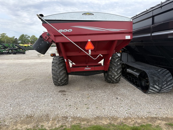 2006 Demco 800 Grain Cart