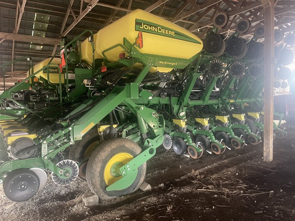2017 John Deere 1795 Planter