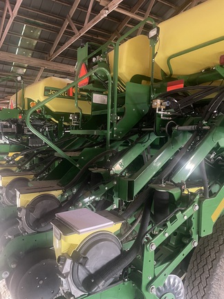 2017 John Deere 1795 Planter