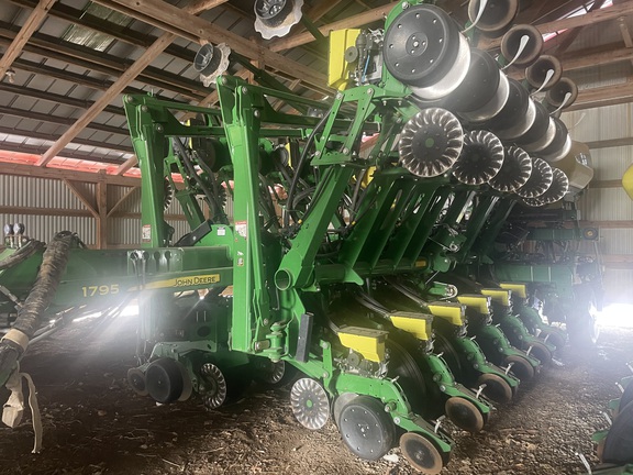 2017 John Deere 1795 Planter