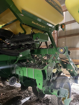 2017 John Deere 1795 Planter