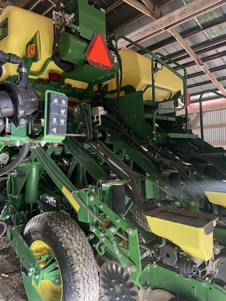 2017 John Deere 1795 Planter
