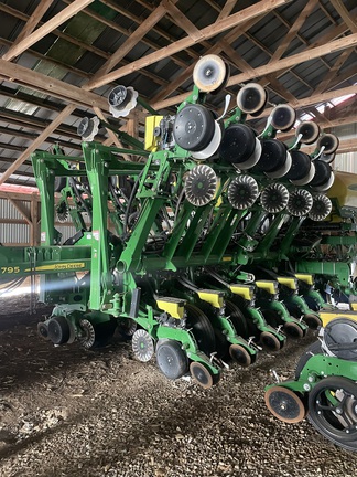 2017 John Deere 1795 Planter