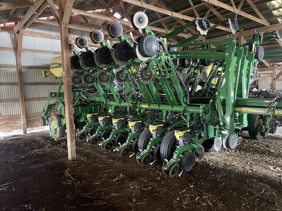 2017 John Deere 1795 Planter