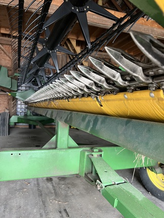 2002 John Deere 920 Header Combine