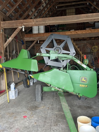 2002 John Deere 920 Header Combine