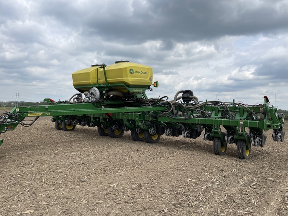 2022 John Deere 1795 Planter