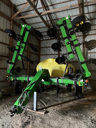 2007 Fast Distributing 8100 Applicator