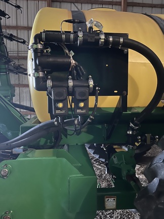 2007 Fast Distributing 8100 Applicator