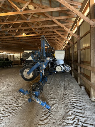 2000 Kinze 3600 Planter