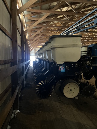 2000 Kinze 3600 Planter