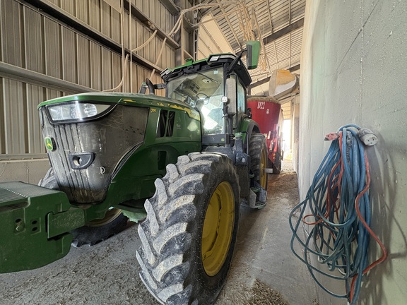 2023 John Deere 7R 270 Tractor