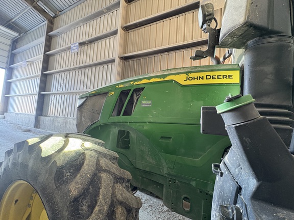2023 John Deere 7R 270 Tractor