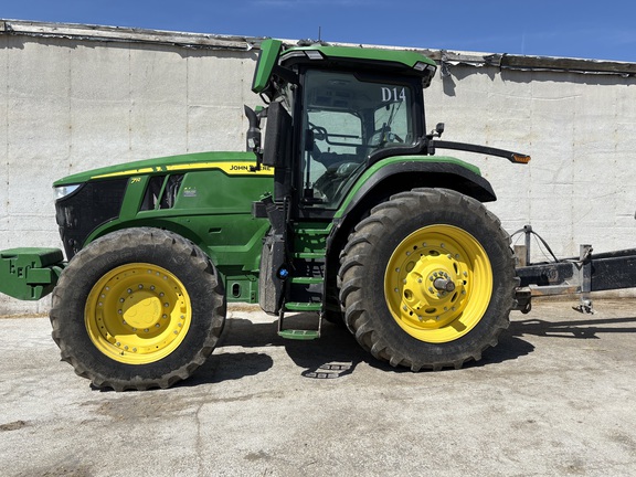 2023 John Deere 7R 270 Tractor