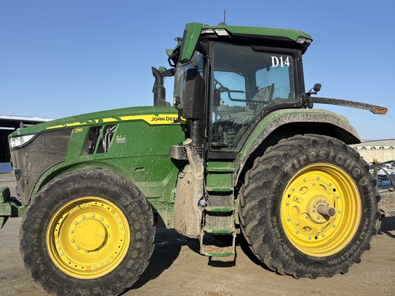 2023 John Deere 7R 270 Tractor