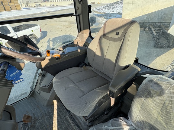 2023 John Deere 7R 270 Tractor