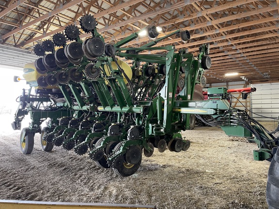 2011 John Deere 1790 Planter