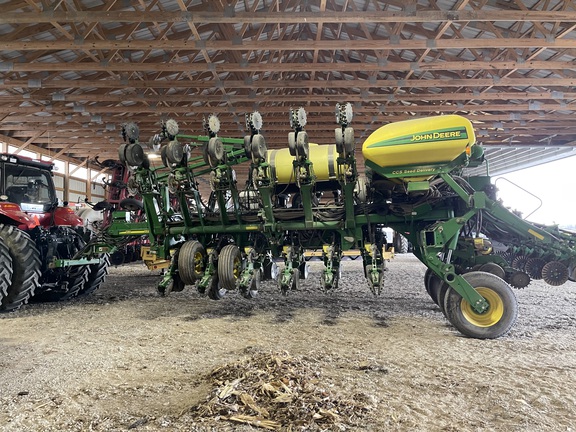 2011 John Deere 1790 Planter