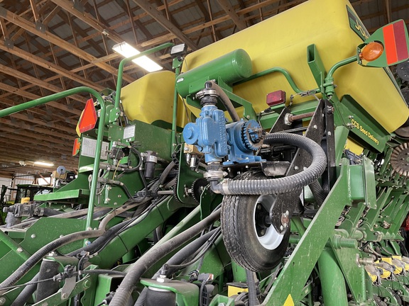2011 John Deere 1790 Planter