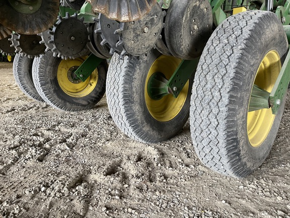 2011 John Deere 1790 Planter