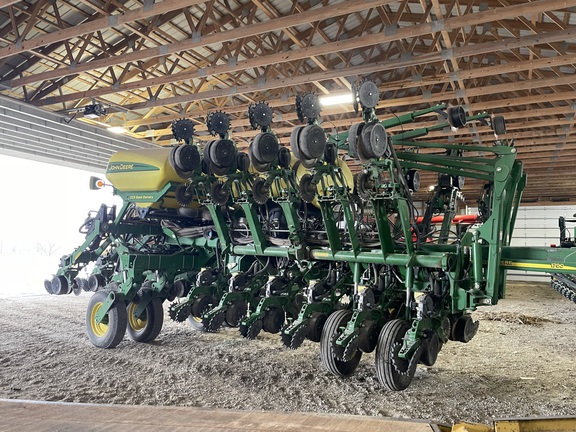 2011 John Deere 1790 Planter