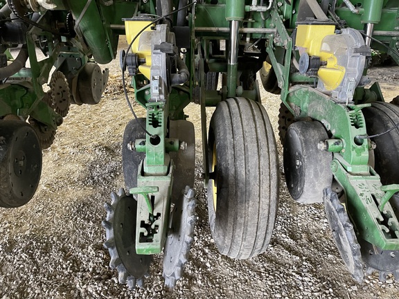 2011 John Deere 1790 Planter