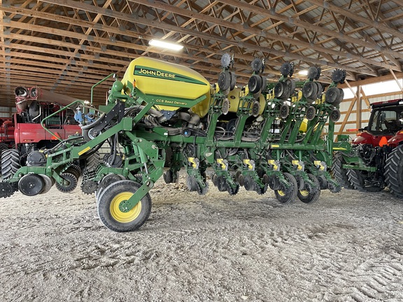 2011 John Deere 1790 Planter
