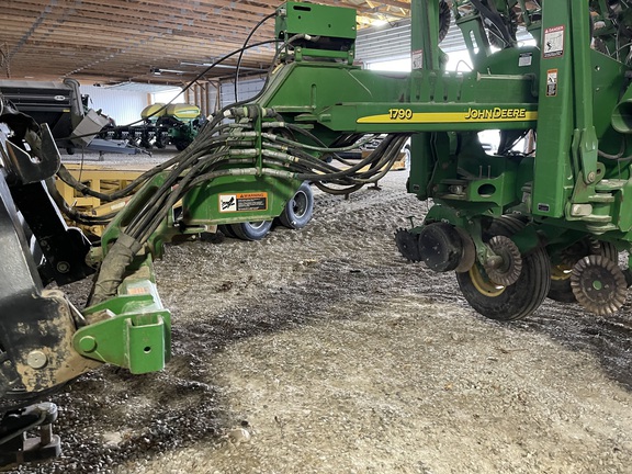 2011 John Deere 1790 Planter