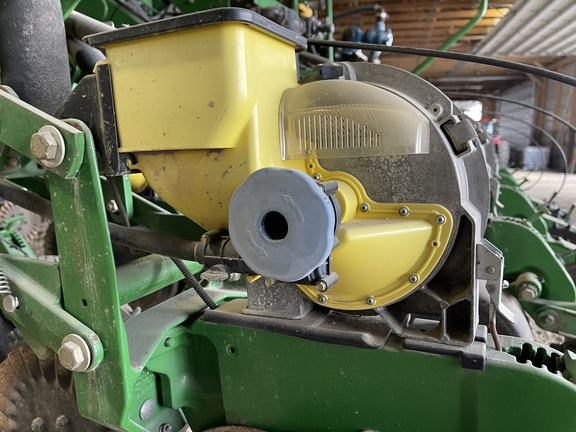 2011 John Deere 1790 Planter