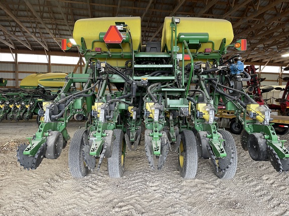2011 John Deere 1790 Planter