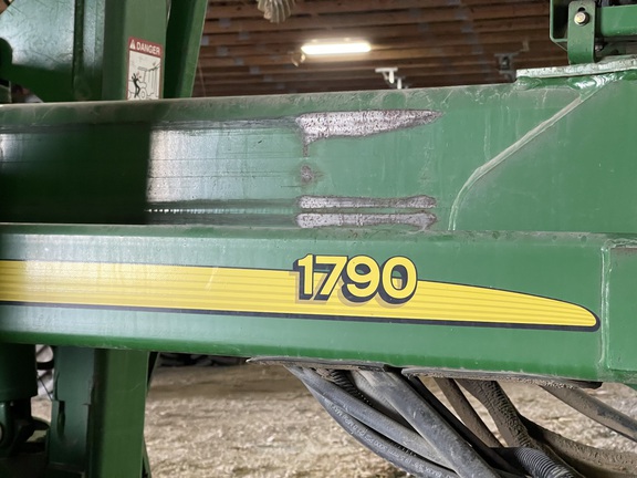 2011 John Deere 1790 Planter