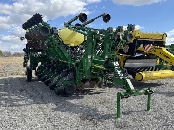 2011 John Deere 1790 Planter