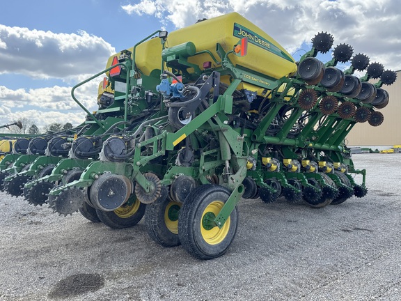 2011 John Deere 1790 Planter