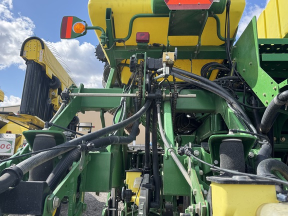 2011 John Deere 1790 Planter