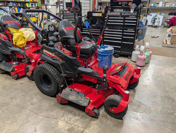 2023 Gravely Pro-Turn 560 Mower/Zero Turn