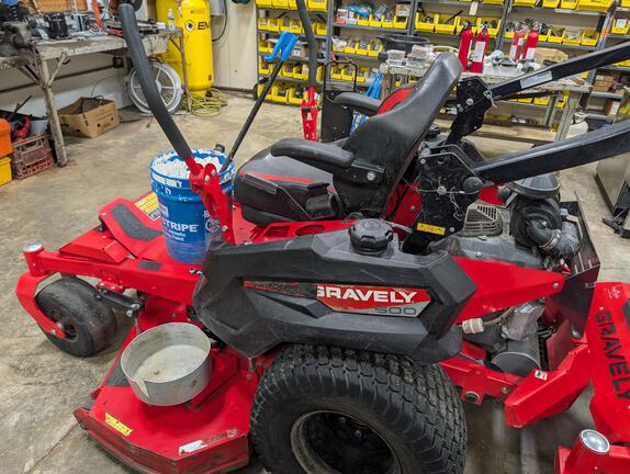 2023 Gravely Pro-Turn 560 Mower/Zero Turn