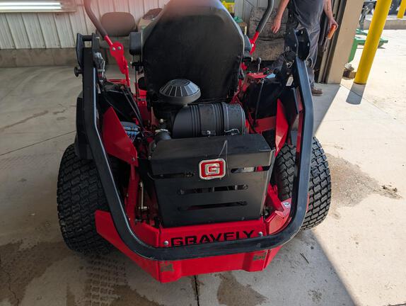 2023 Gravely Pro-Turn 560 Mower/Zero Turn