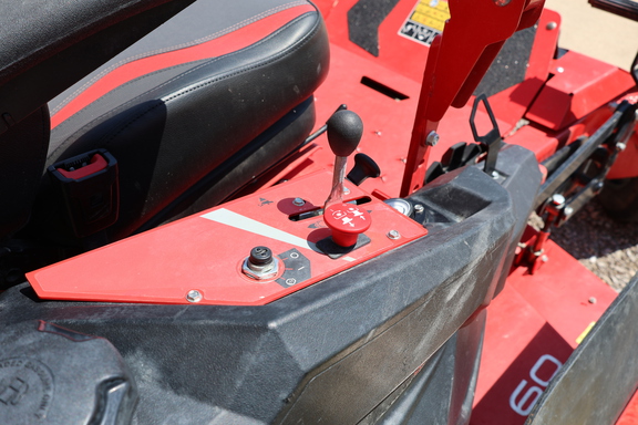 2023 Gravely Pro-Turn 560 Mower/Zero Turn