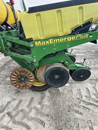2002 John Deere 1750 Planter