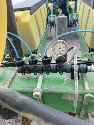 2002 John Deere 1750 Planter