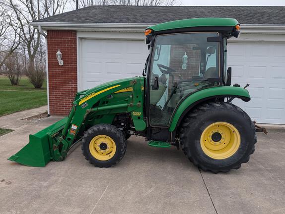2011 John Deere 3520 Tractor Compact