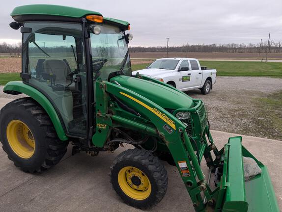2011 John Deere 3520 Tractor Compact