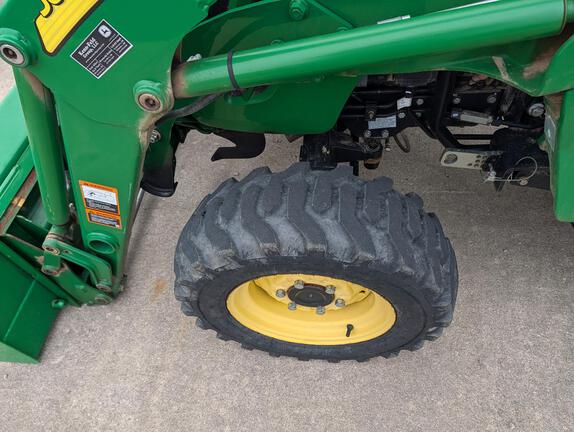 2011 John Deere 3520 Tractor Compact