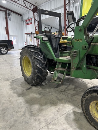 1992 John Deere 6200 Tractor