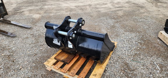 2025 John Deere BYT11918 42" Ditch Bucket (Pin Grabber 60P) Misc