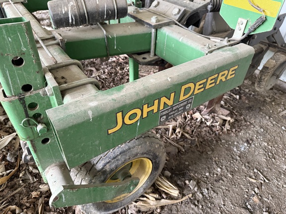 2002 John Deere 2100 Disk Ripper
