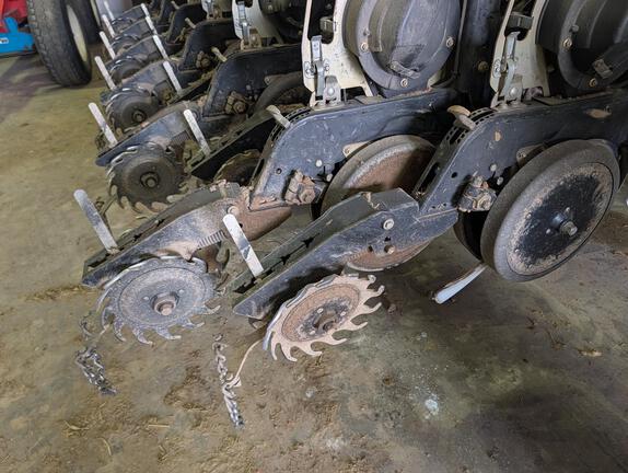 2009 Great Plains YP1225-24TR Planter