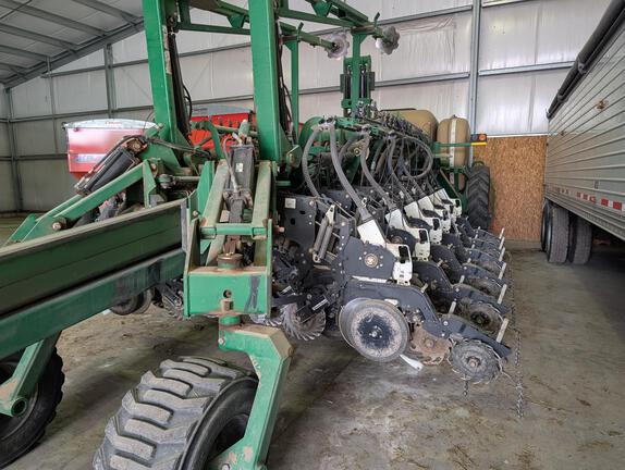 2009 Great Plains YP1225-24TR Planter