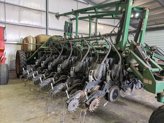2009 Great Plains YP1225-24TR Planter